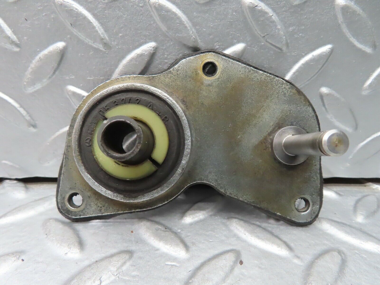 21629 Mercedes-Benz W126 300SE Throttle Linkage Bracket