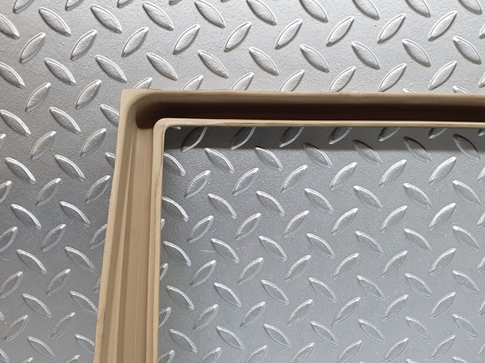 41156 Mercedes-Benz W126 300SE Rear Left Inner Window Frame Cover 1267350571