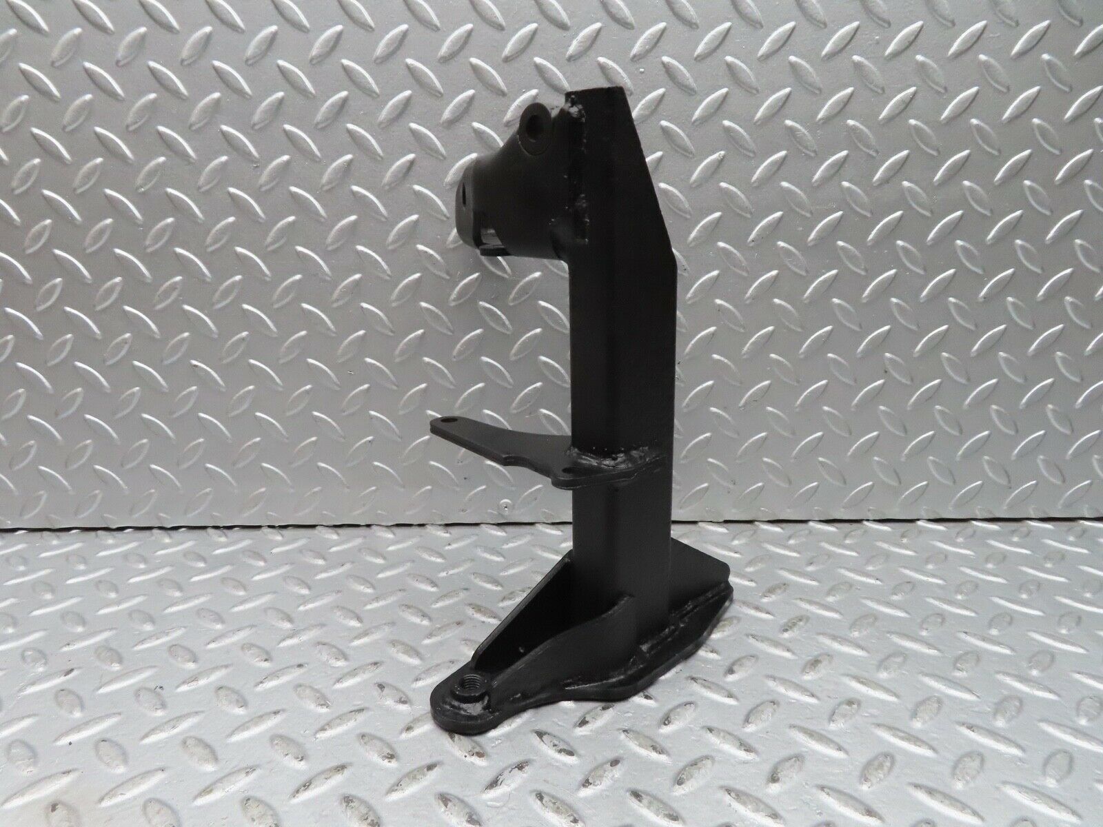 17082 Mercedes-Benz C107 380SLC Air Condition Compressor Bracket