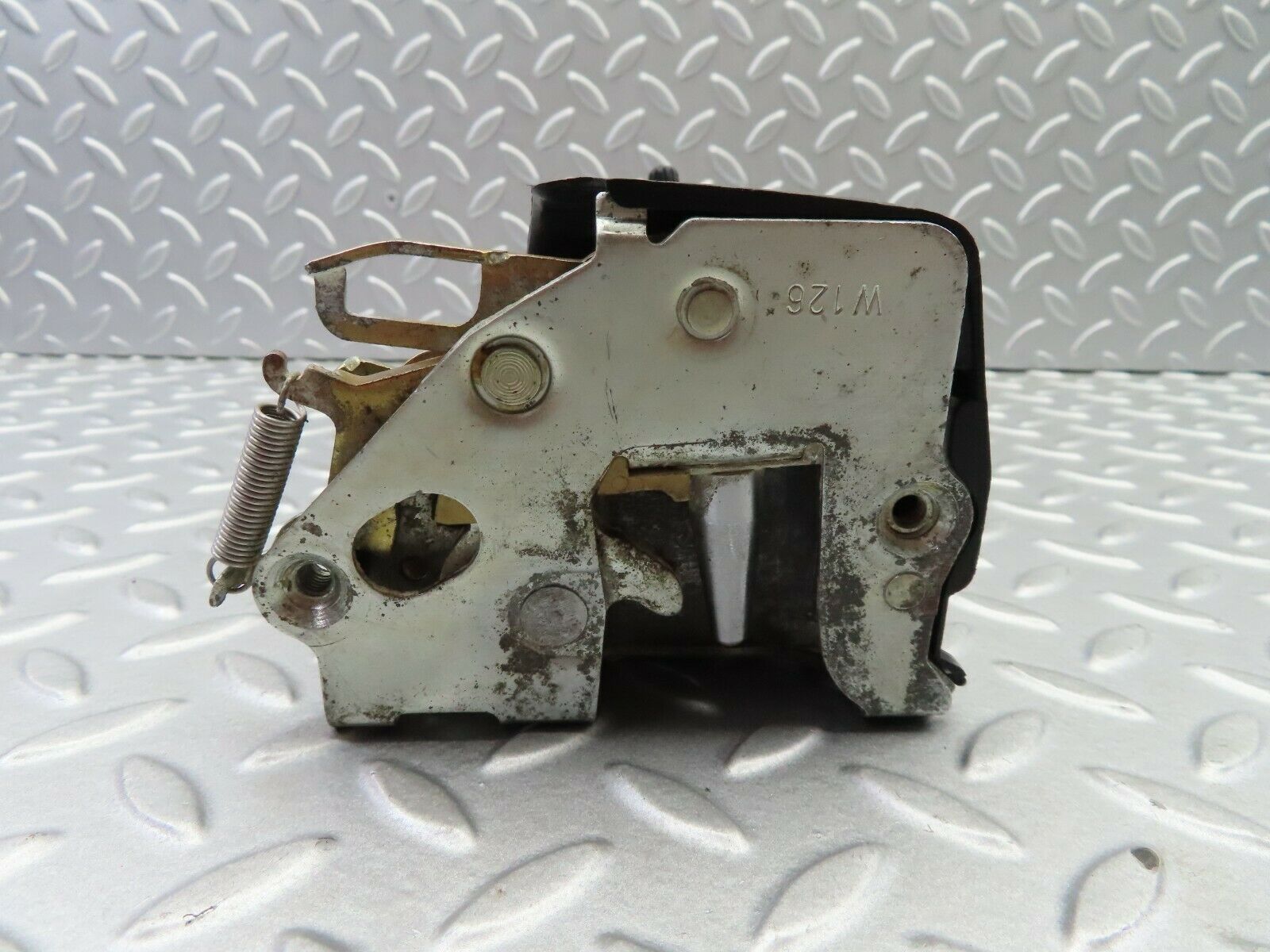 6117 Mercedes-Benz W126 380SE Front Left Door Lock Mechanism