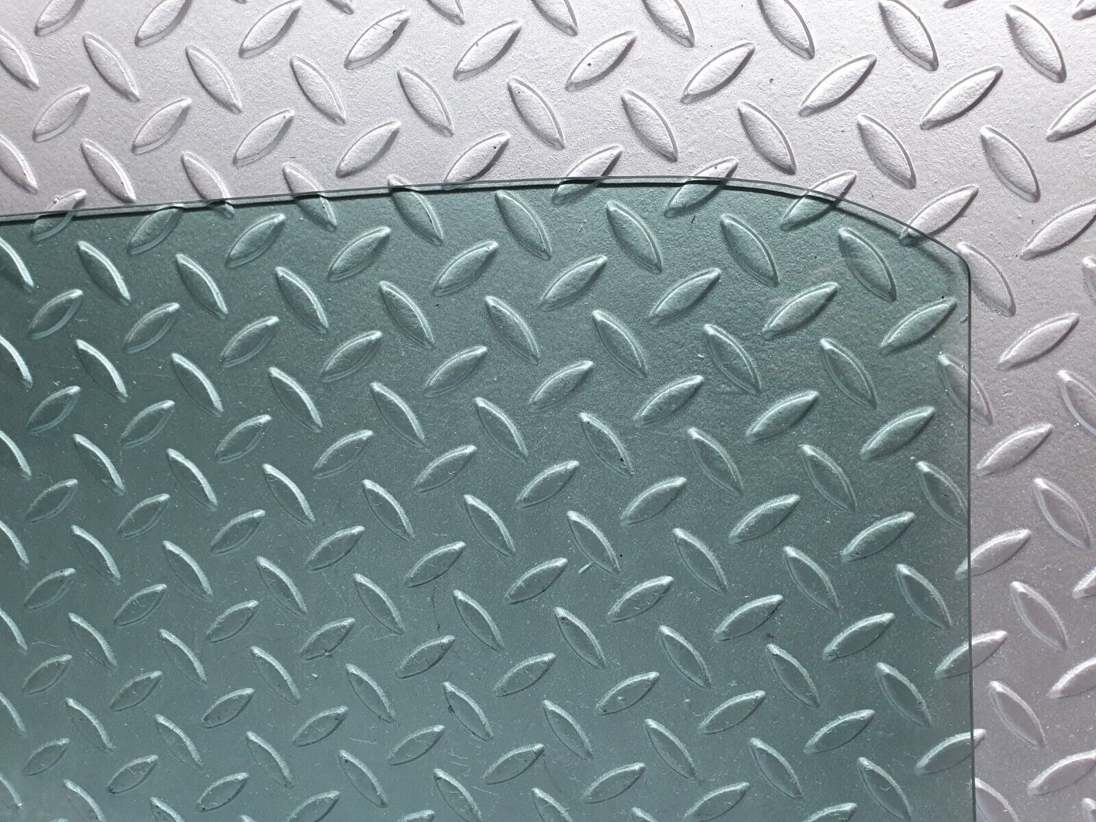 41407 Mercedes-Benz W124 200E Rear Right Door Window Glass