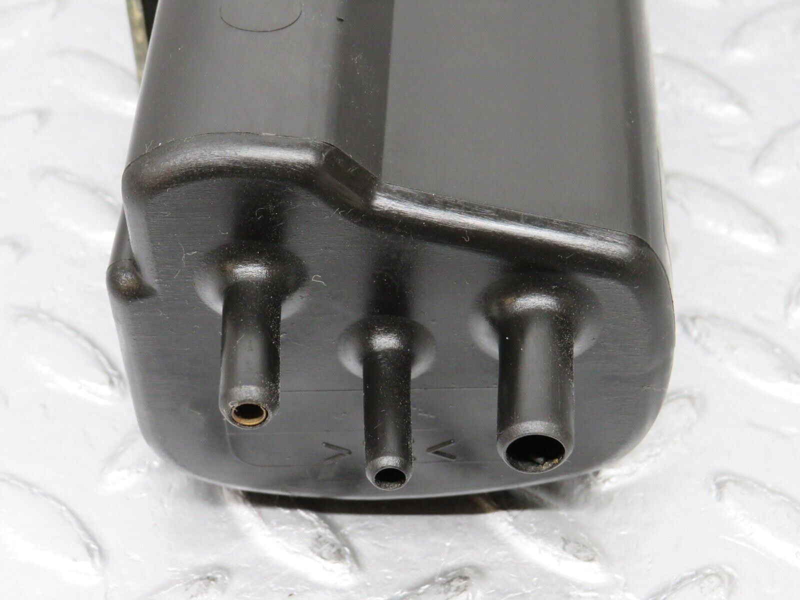 38809 Mercedes-Benz W201 190E 2.6L Fuel Vapor Charcoal Filter 2014700259 4900065902