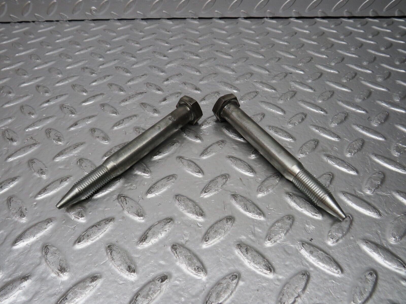 31122 Mercedes-Benz W123 200D Rear Suspension Axle Mounting Bracket