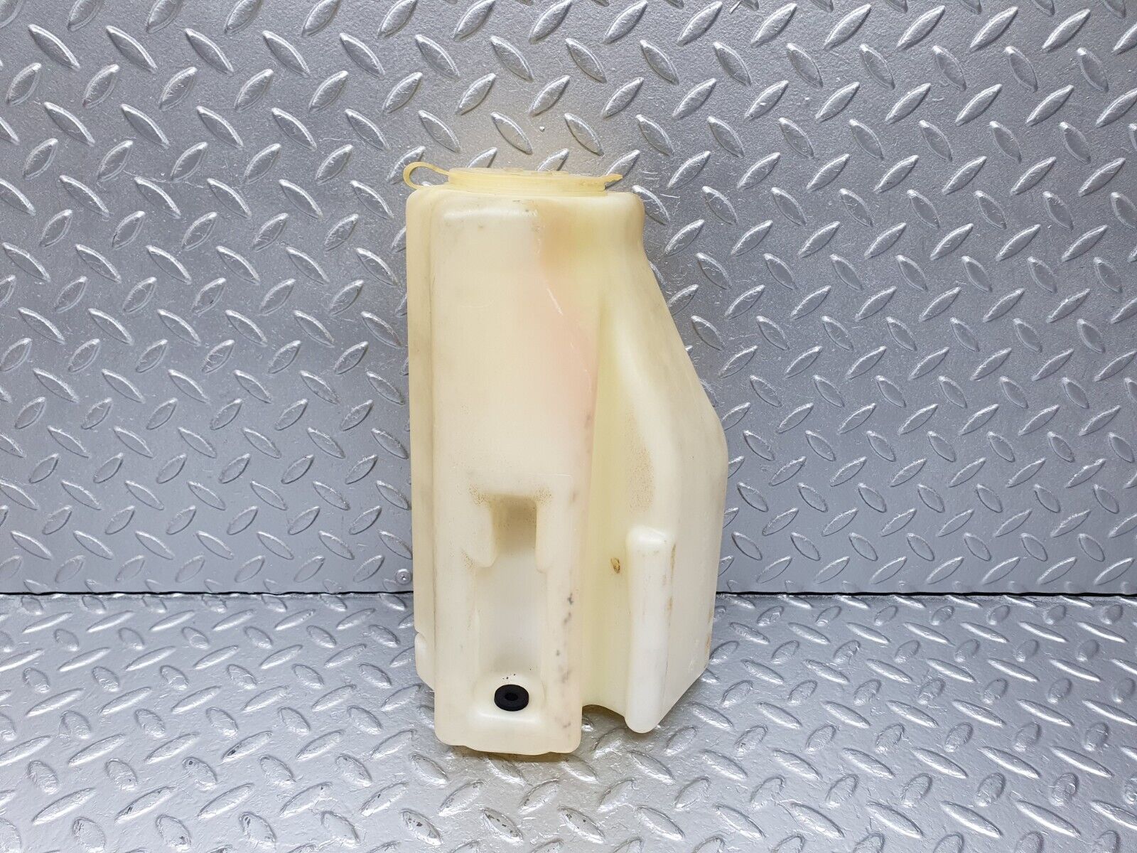 40814 Mercedes-Benz W123 300D Windscreen Washer Fluid Reservoir 1238690720 1238690072