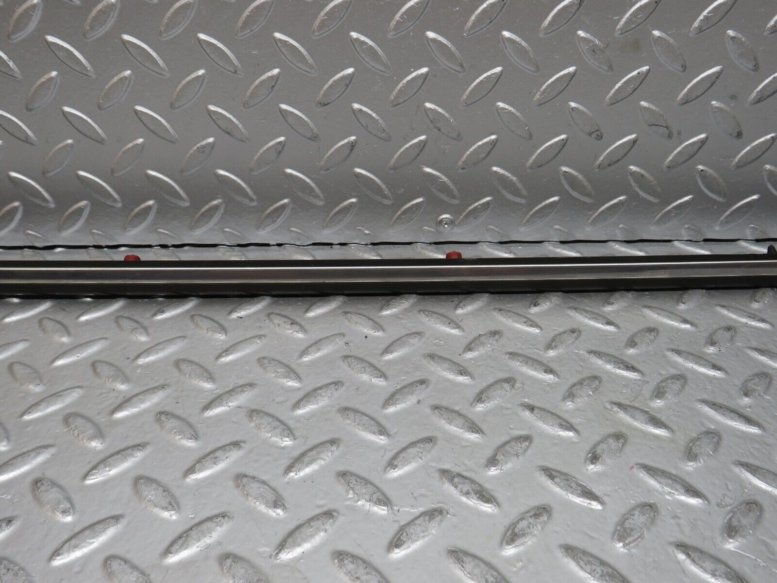 27960 Mercedes-Benz W123 280E Front Left Fender Wing Centre Moulding Trim