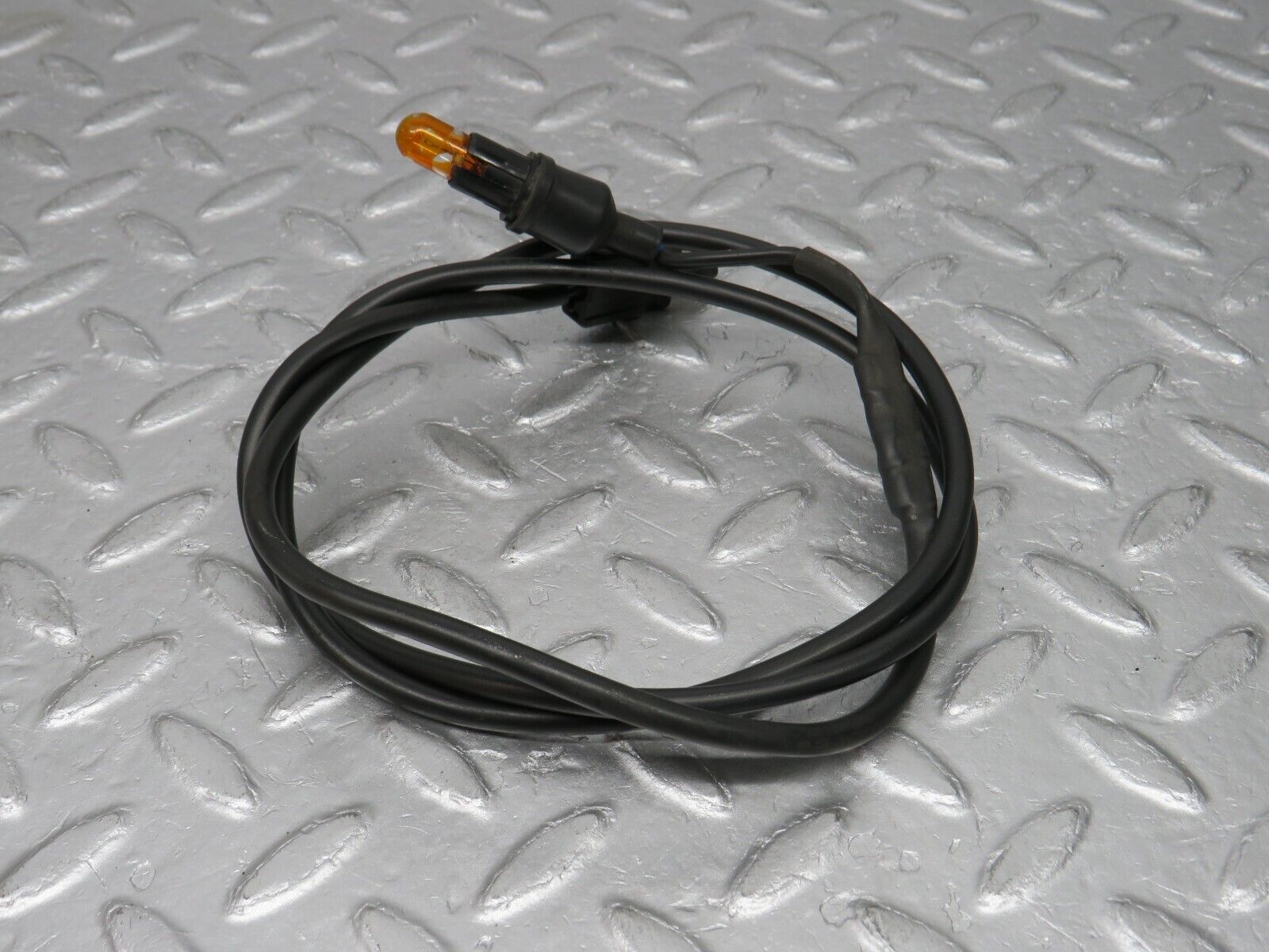 38031 Mercedes-Benz A124 320E Cabriolet Front Wing Indicator Wire