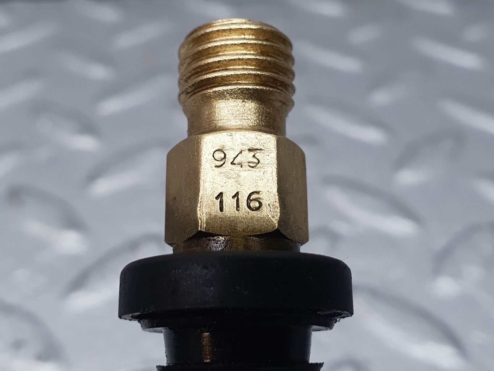 41035 Mercedes-Benz W126 300SE Fuel Injector Bosch 0000785623 0437502047