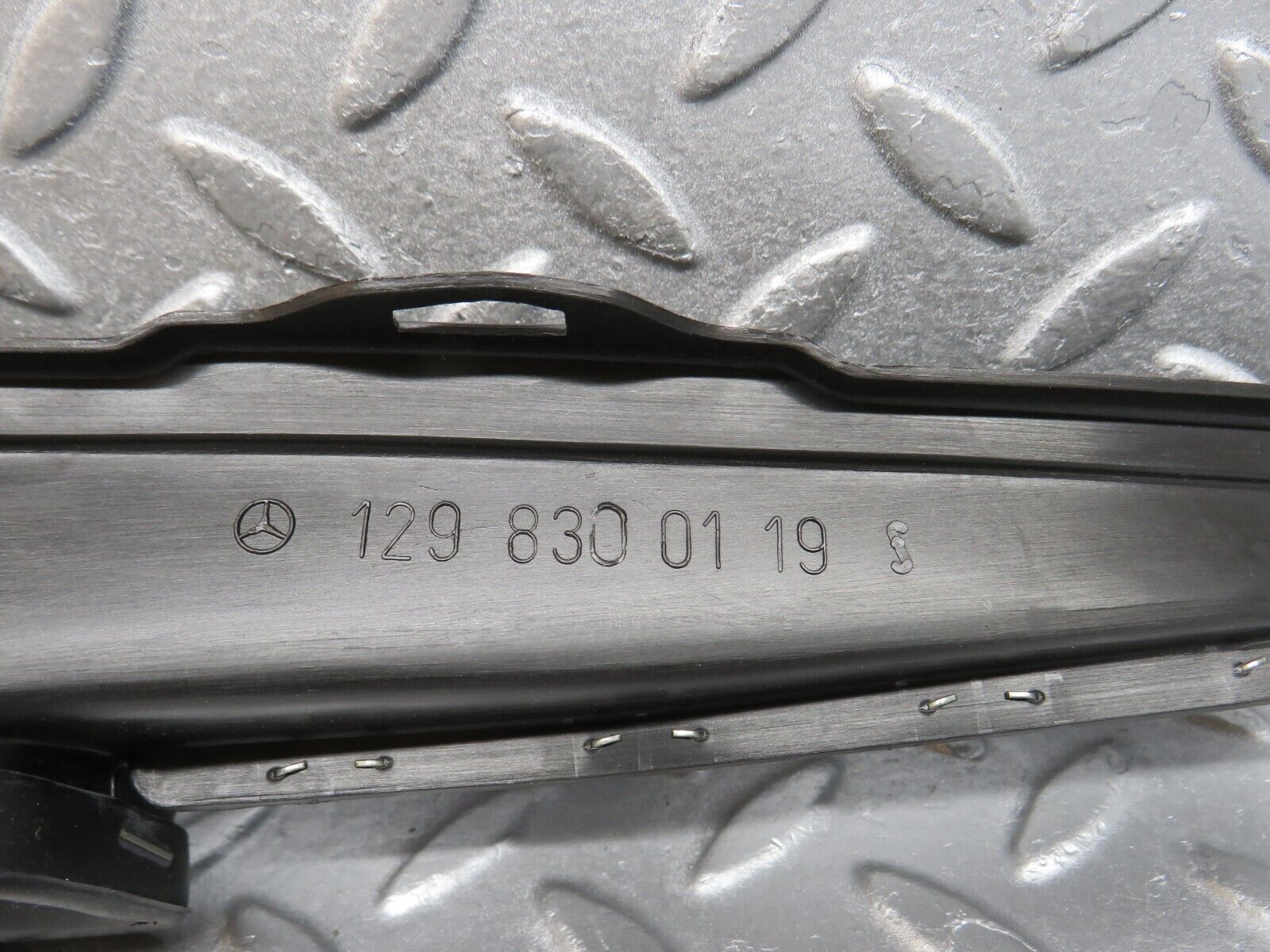 39786 Mercedes-Benz R129 320SL Coupe Dashboard Air Vent Duct 1298300219 1298300119