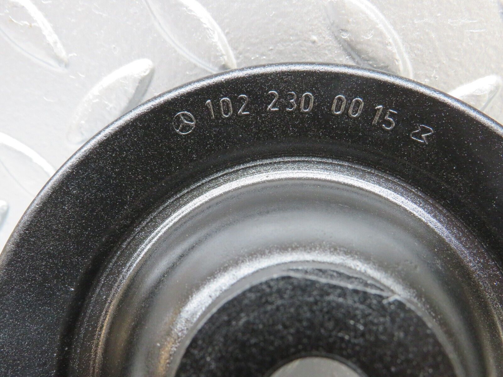 25500 Mercedes-Benz W123 200 Power Steering Pump Pulley 1022300015