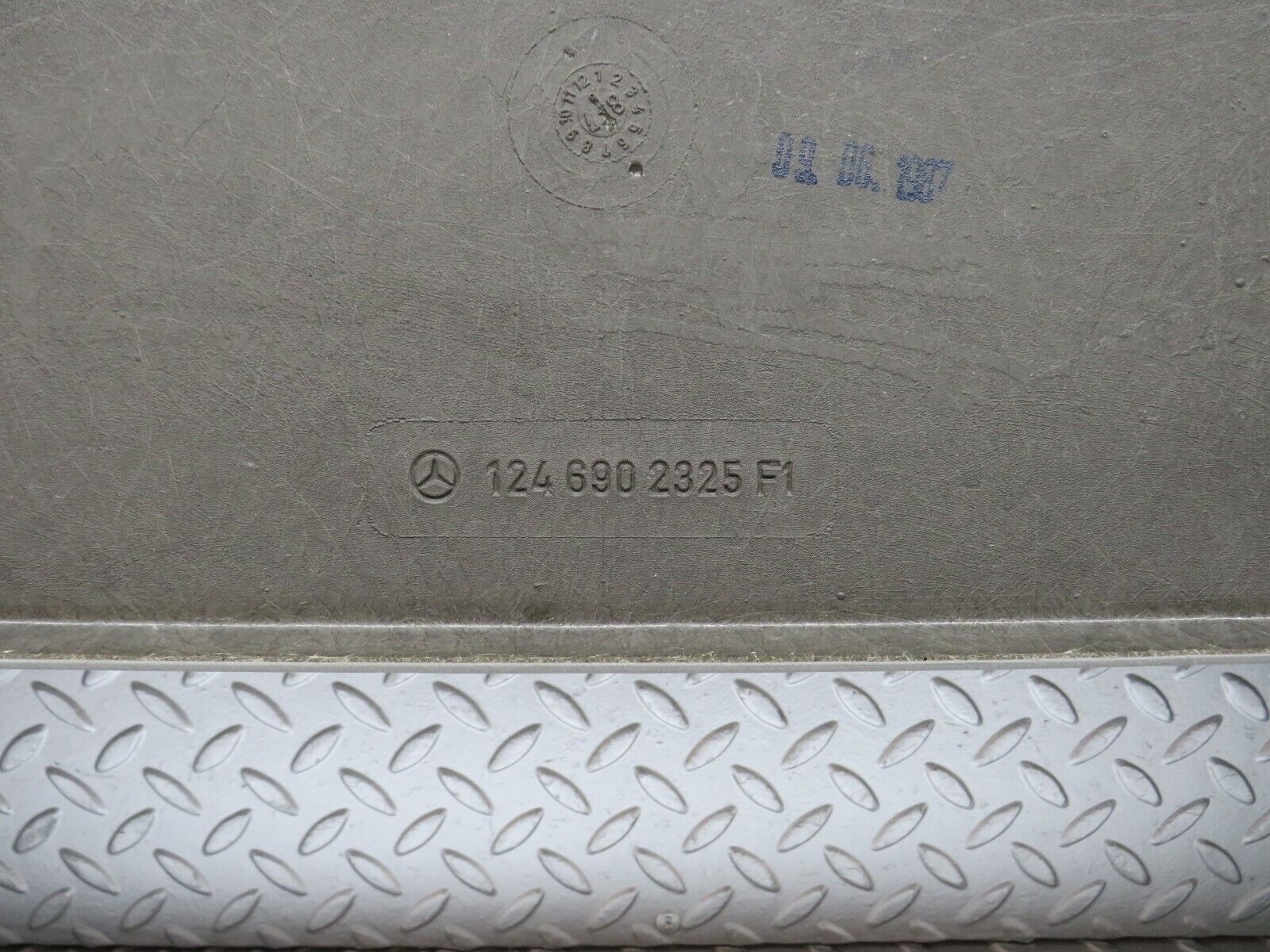 32337 Mercedes-Benz S124 300TE Headlining Roof Panel Rear Grey 1246902325