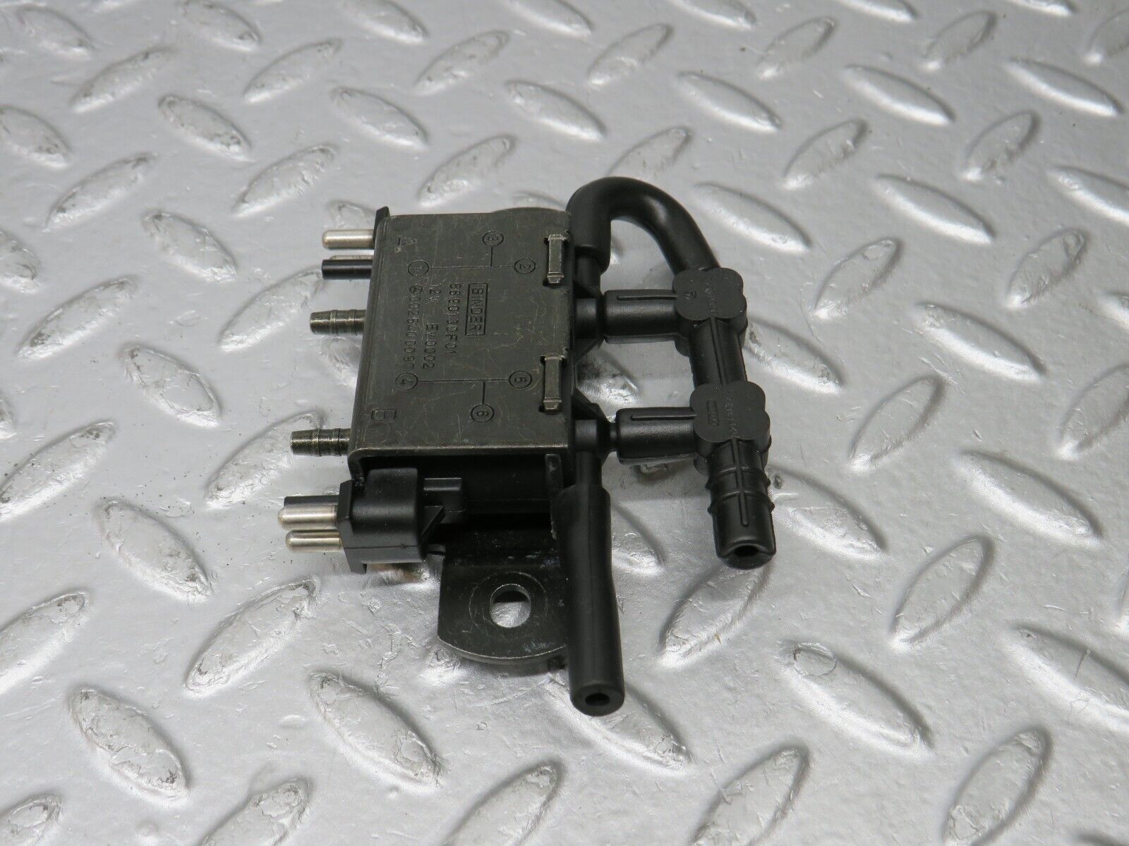 39698 Mercedes-Benz R129 320SL Coupe Solenoid Vacuum Valve 0025400097