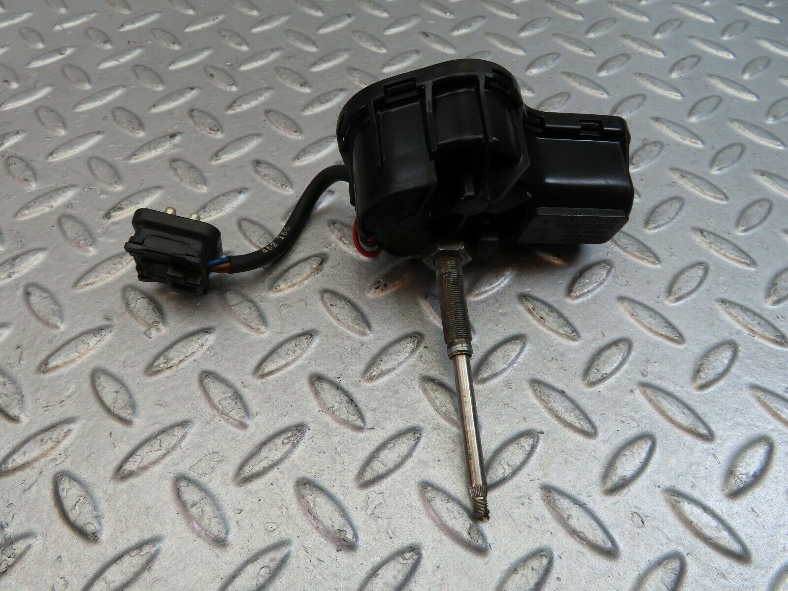 9605 Mercedes-Benz C123 280CE Coupe Headlight Wiper Motor Right 1238201342