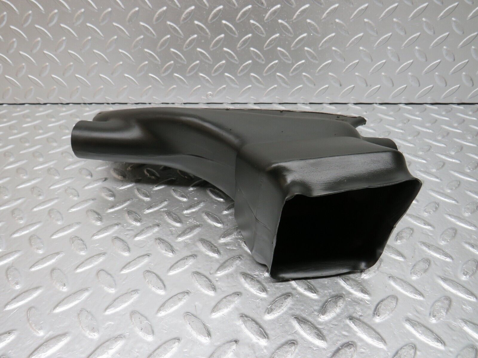 0032 Mercedes-Benz W116 350SE Ventilation Air Duct