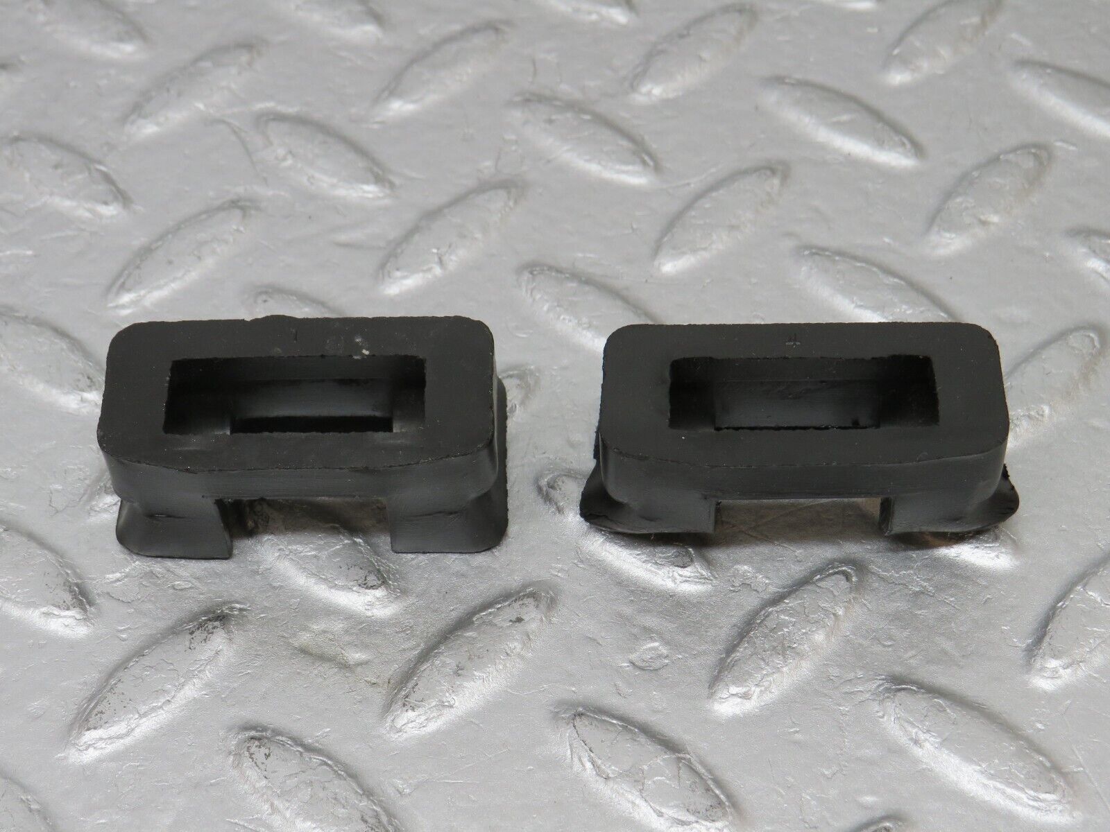 36586 Mercedes-Benz W201 190E 2.0L Door Check Strap Rubber Seal 2x 2017270430