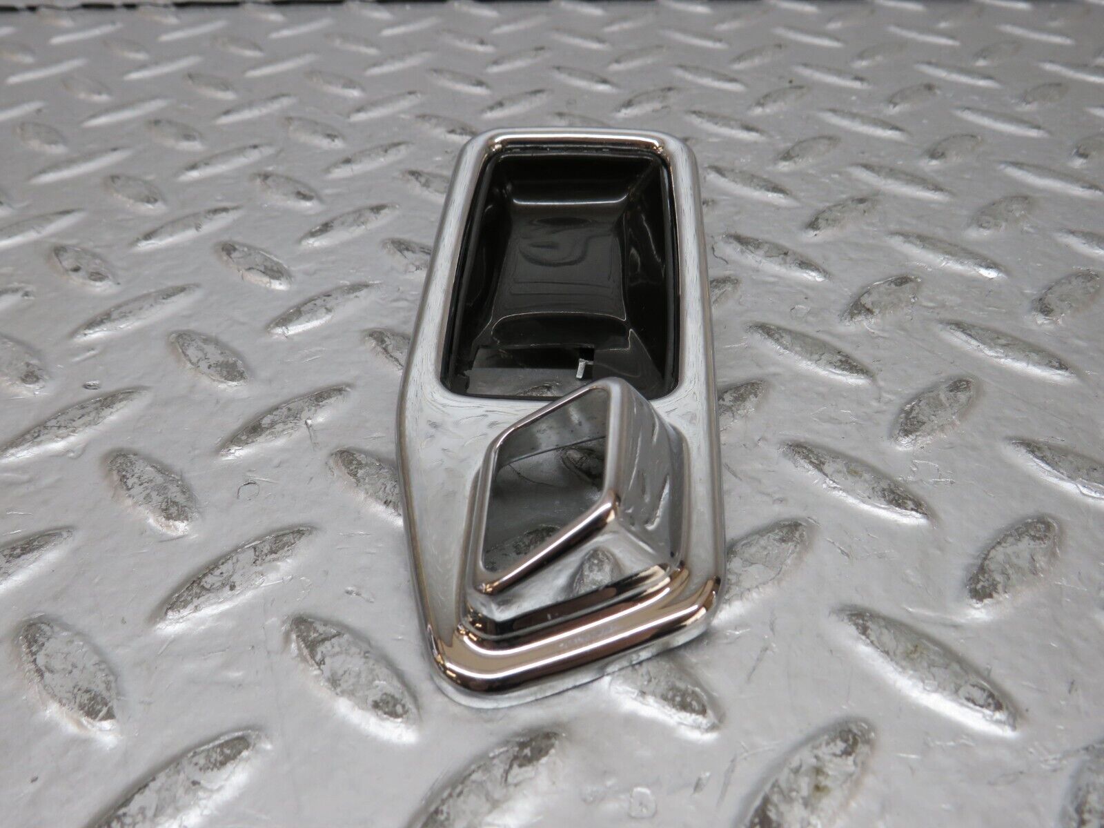 27172 Mercedes-Benz W123 280E Chrome Frame Door Opener Rear Right 1167660211