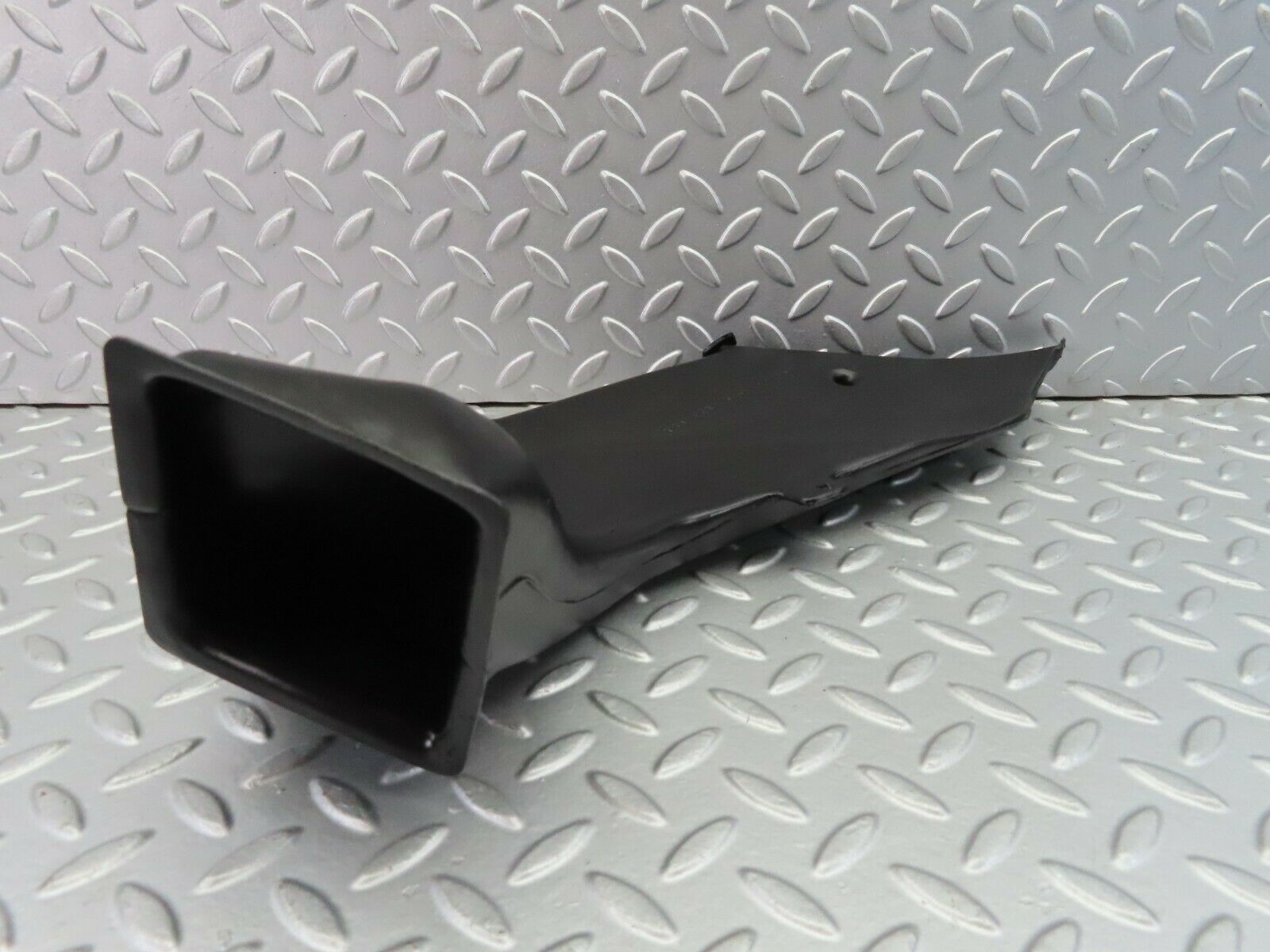 7435 Mercedes-Benz W116 450SE Ventilation Air Duct Left 1168310146