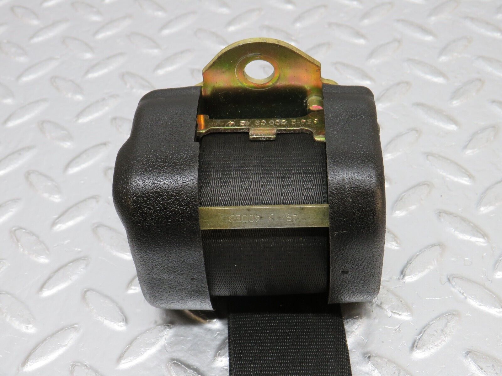 0599 Mercedes-BenzW123 230E Rear Left Seat Belt 1268608985