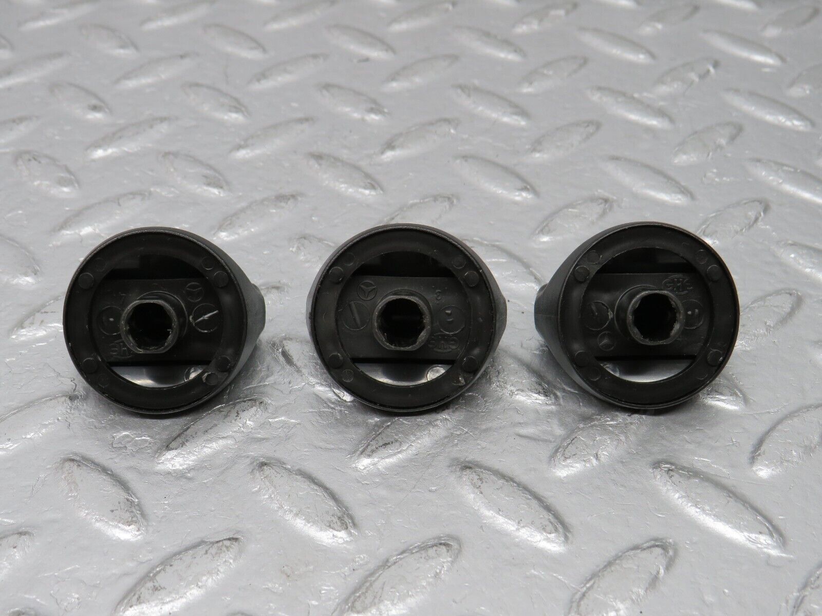 38845 Mercedes-Benz W201 190E 2.6L Heater Control Knob Set