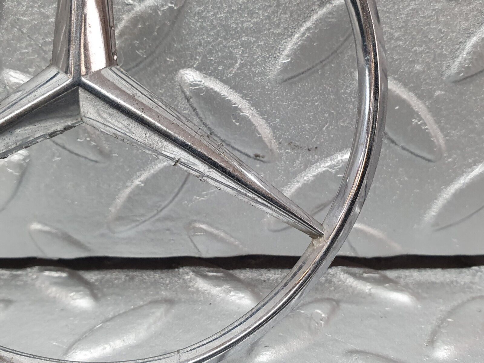 41206 Mercedes-Benz W126 300SE Trunk Lid Badge Emblem 1267580158