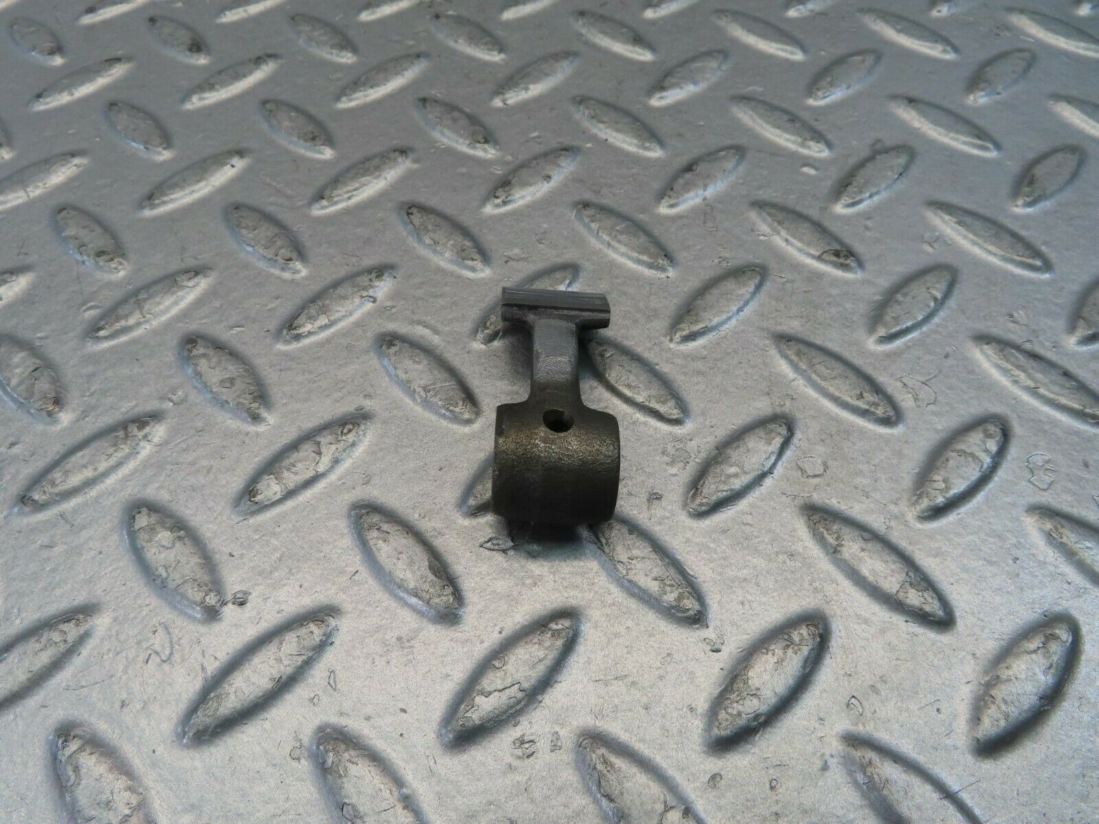 10978 Mercedes-Benz W115 220D Rocker Arm