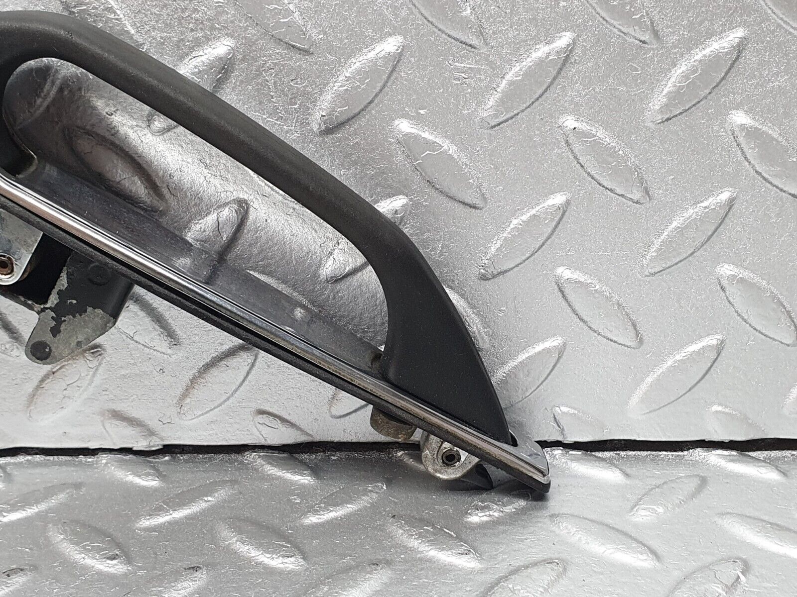 40751 Mercedes-Benz W123 300D Front Left Door Exterior Handle No Key