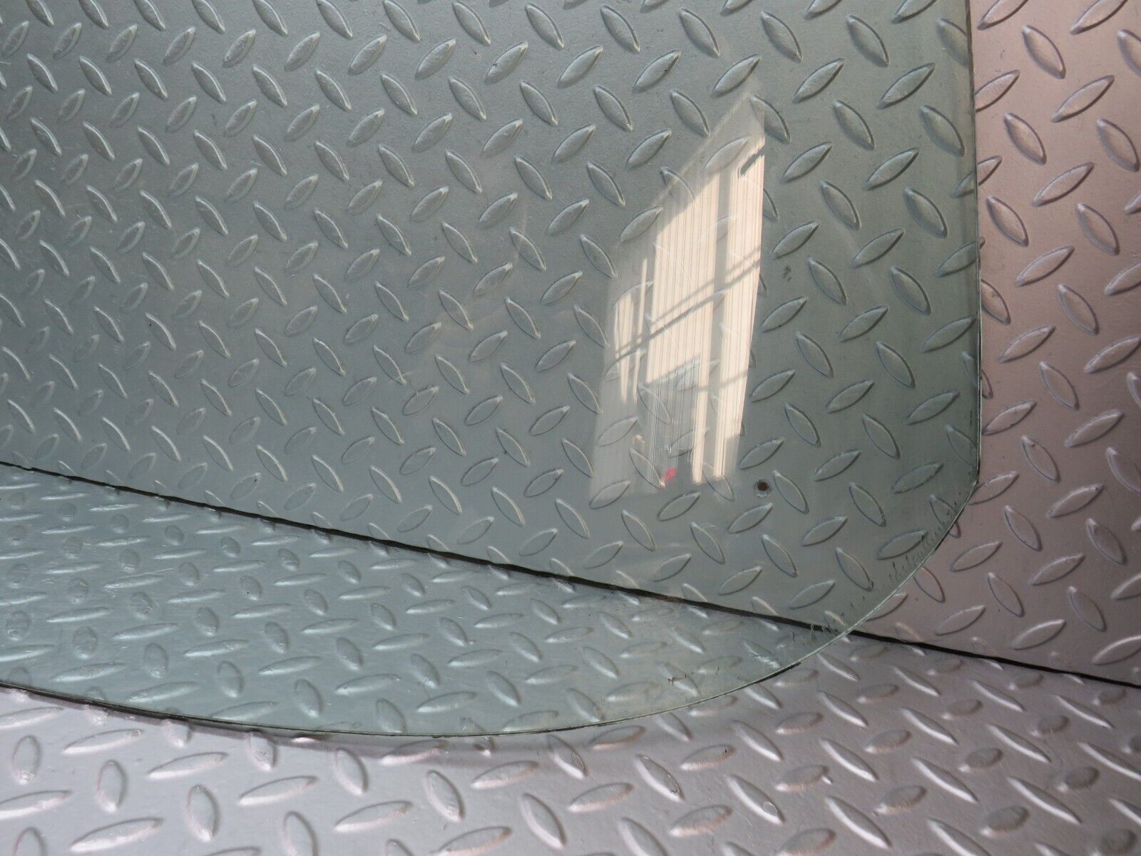 37519 Mercedes-Benz W109 300SEL Front Windscreen