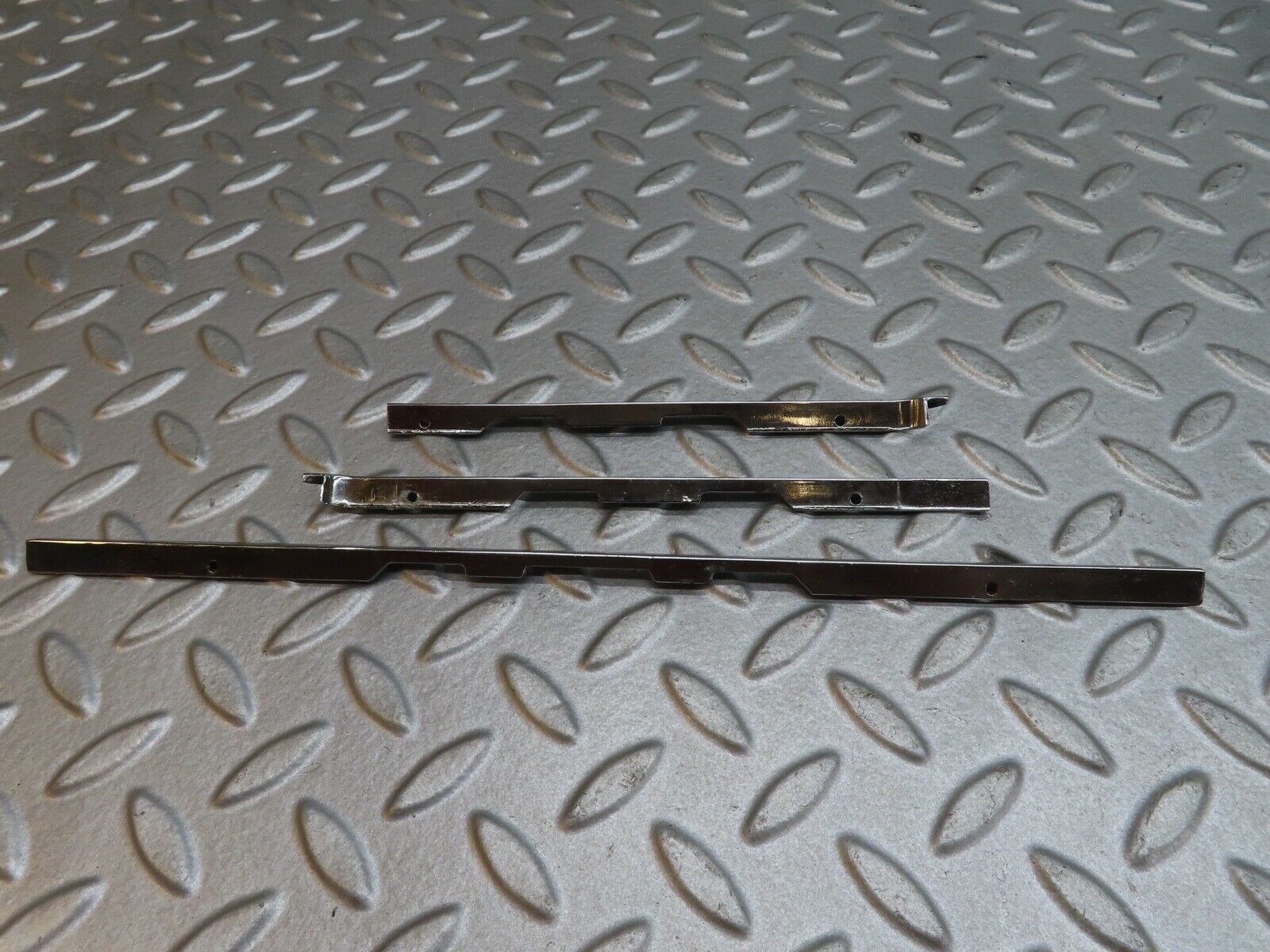 17886 Mercedes-Benz W116 450SEL Dashboard Chrome Trim