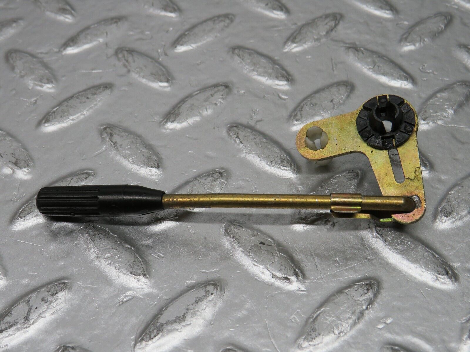 31400 Mercedes-Benz S124 220TE Wagon Rear Door Lock Knob Pair