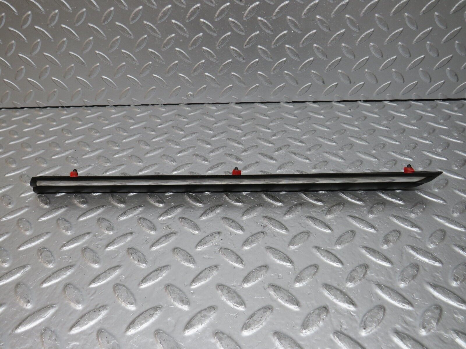 0067 Mercedes-Benz W116 350SE Front Right Fender Wing Lower Trim