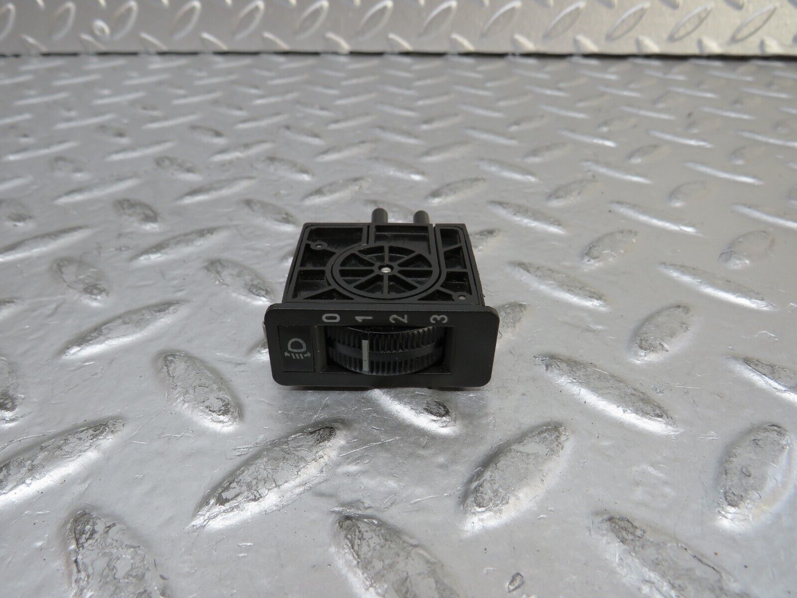 26916 Mercedes-Benz W123 240D Headlight Level Switch 0008000773