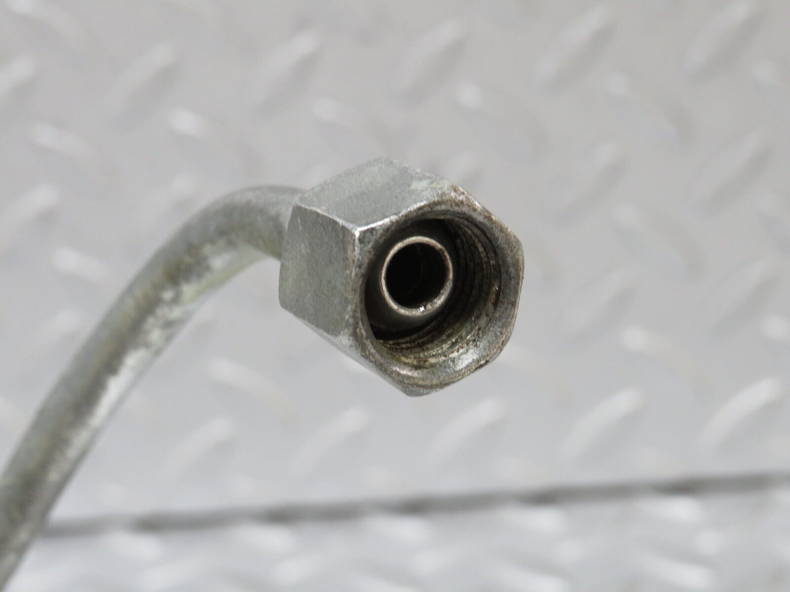 36309 Mercedes-Benz W126 420SE Oil Pipe Line