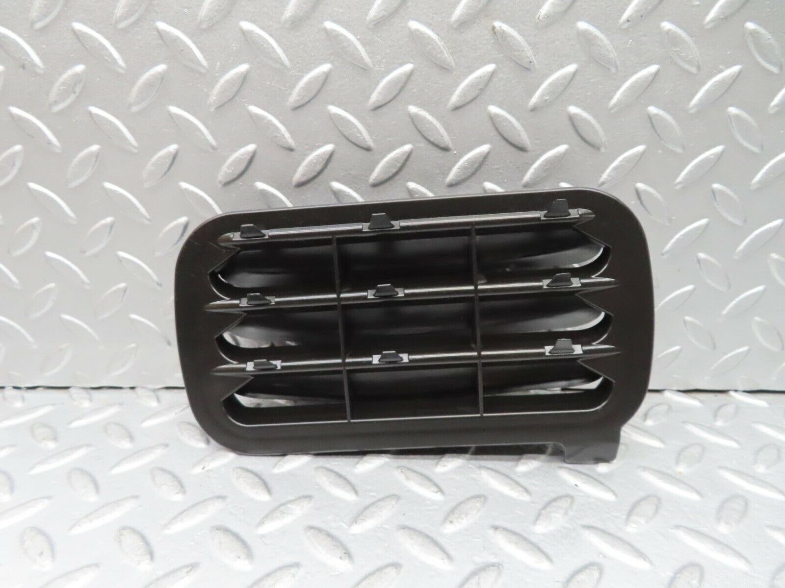 16201 Mercedes-Benz W124 260E Rear Air Intake Vent 1248370230