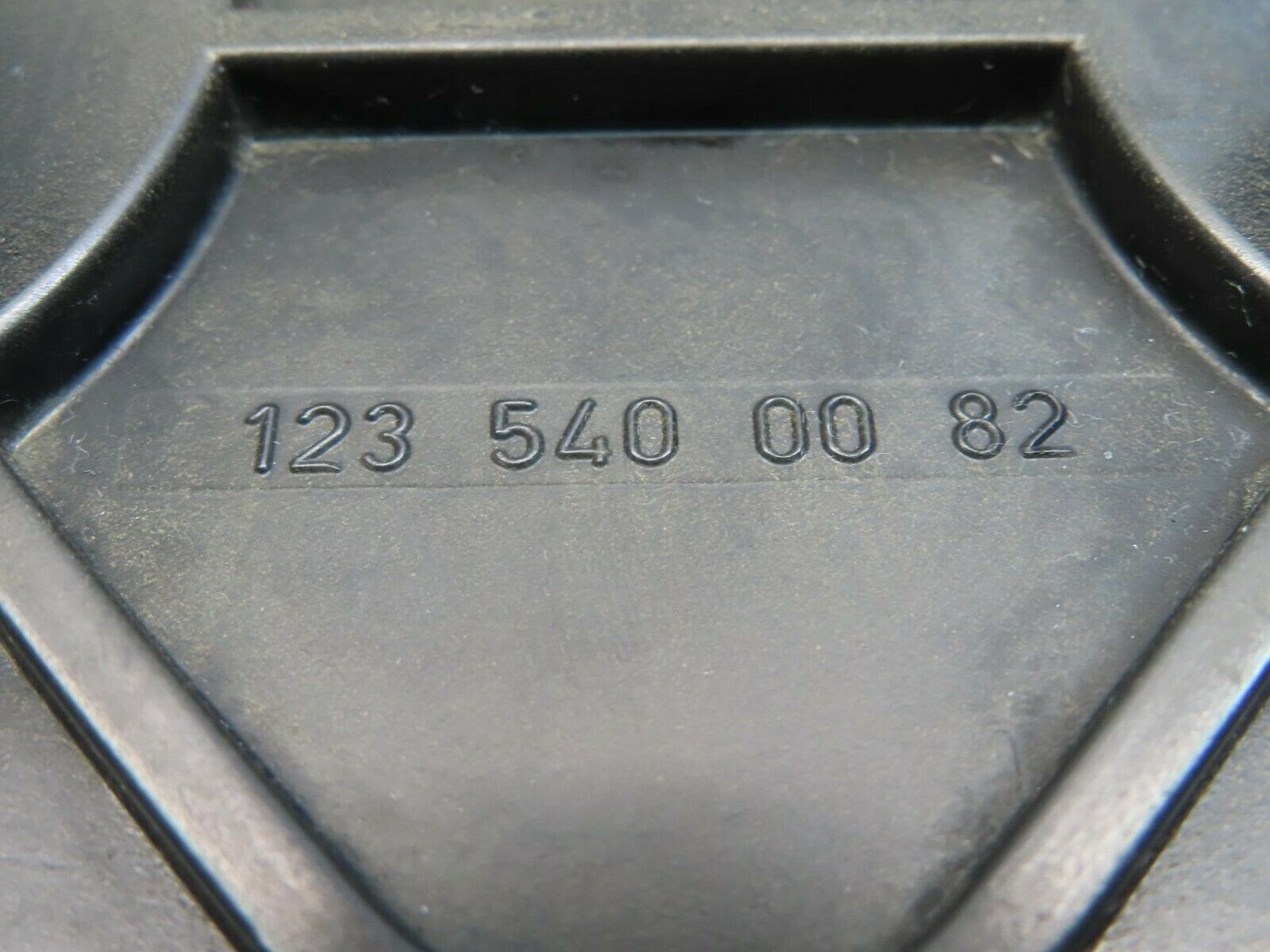 11423 Mercedes-Benz C123 230CE Coupe Fuse Box Cover 1235400082