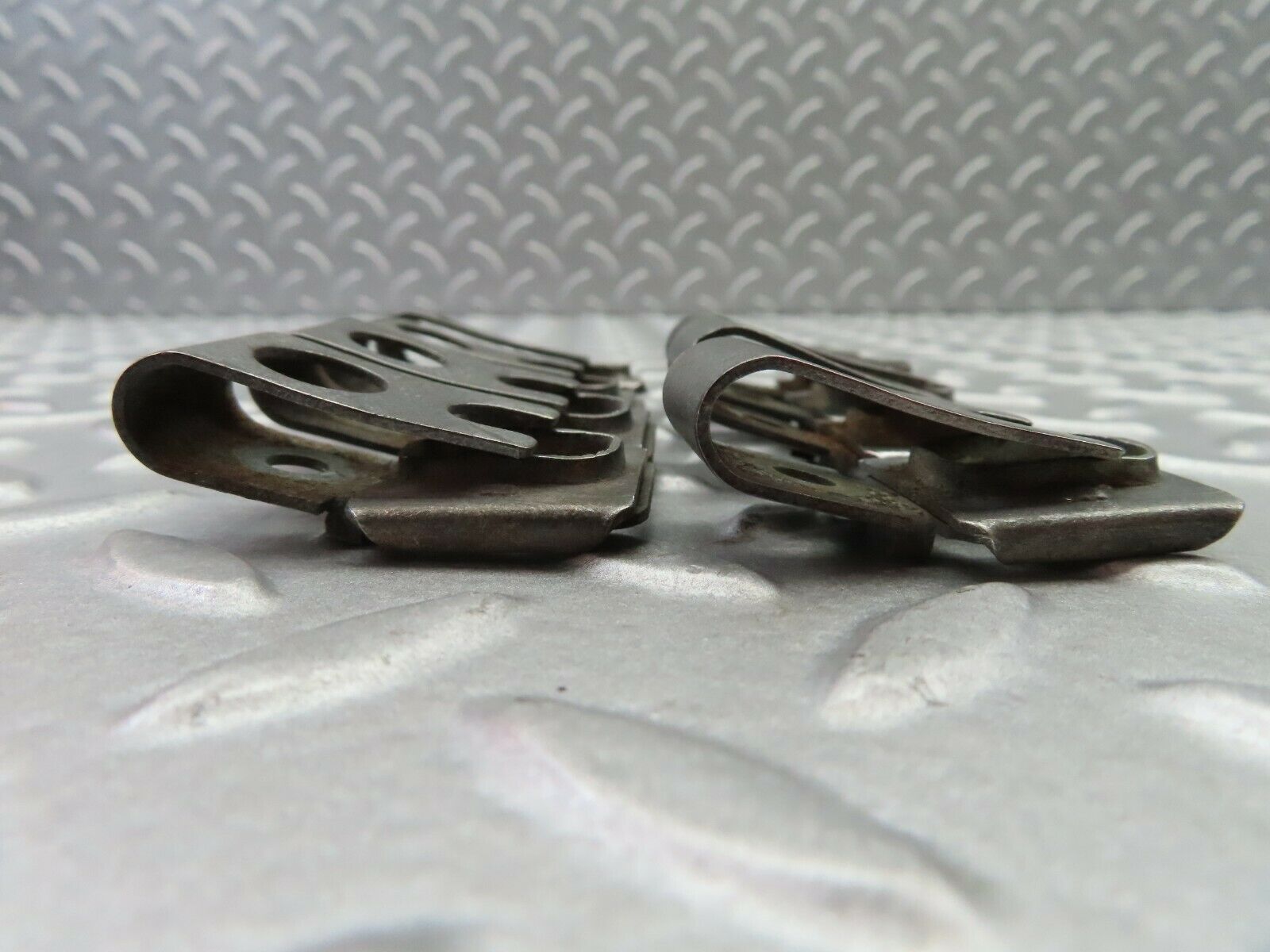 6252 Mercedes-Benz W126 380SE Fuel Injector Bracket Holder Set