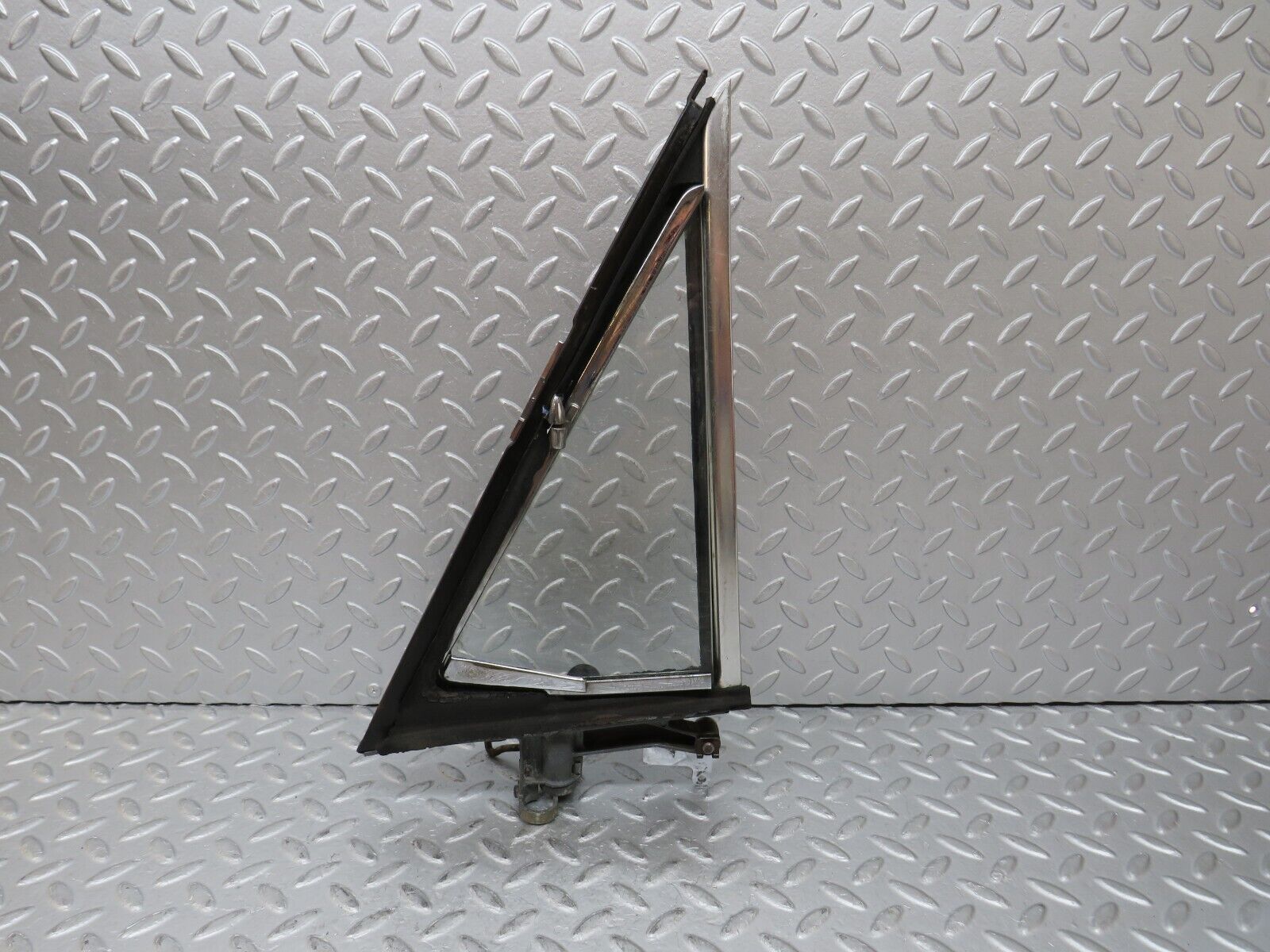 35798 Mercedes-Benz W108 Front Left Quarter Window