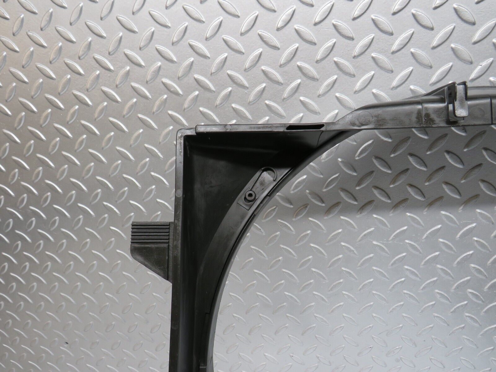 39412 Mercedes-Benz R129 320SL Coupe Radiator Fan Shroud Cover 1295051155 1295000655