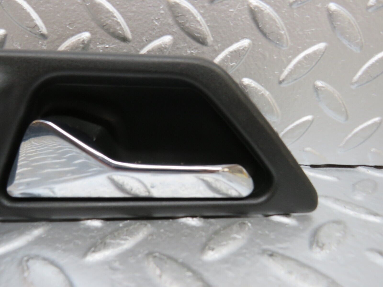 29348 Mercedes-Benz W124 230E Interior Door Handle Front Left 1247600161