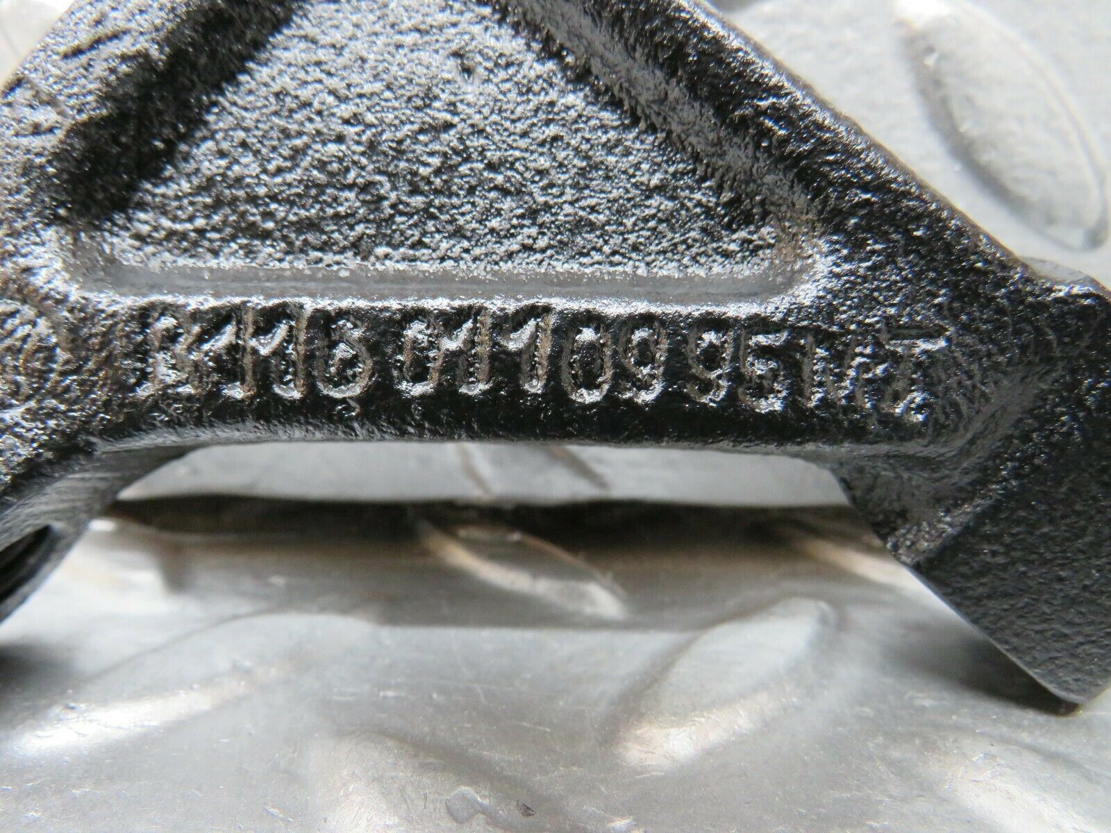 23905 Mercedes-Benz C107 450SL Engine Mount Bracket Pair 1160110895 1160110995