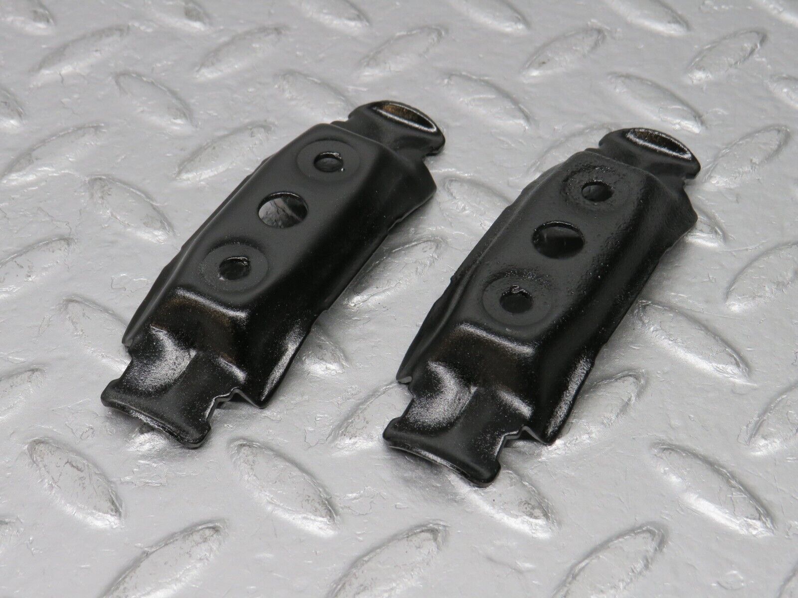 38531 Mercedes-Benz R129 280SL Coupe Fuel Pump Fuel Filter Holder Bracket 2x