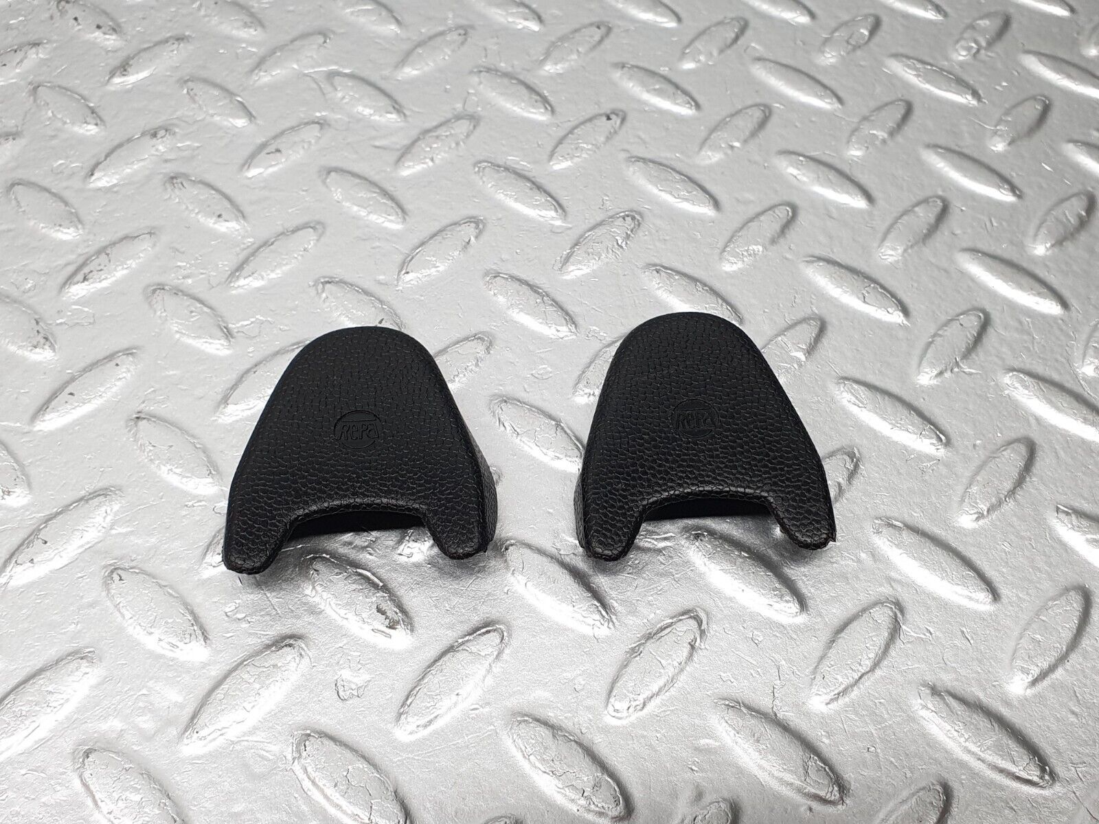 40768 Mercedes-Benz W123 300D Seat Belt Plastic Cap 0008680430