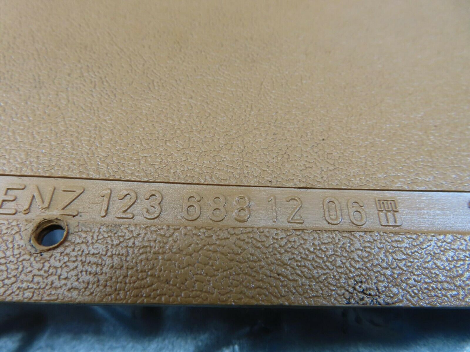 9931 Mercedes-Benz C123 230CE Coupe Front Right Kick Panel Beige 1236881206