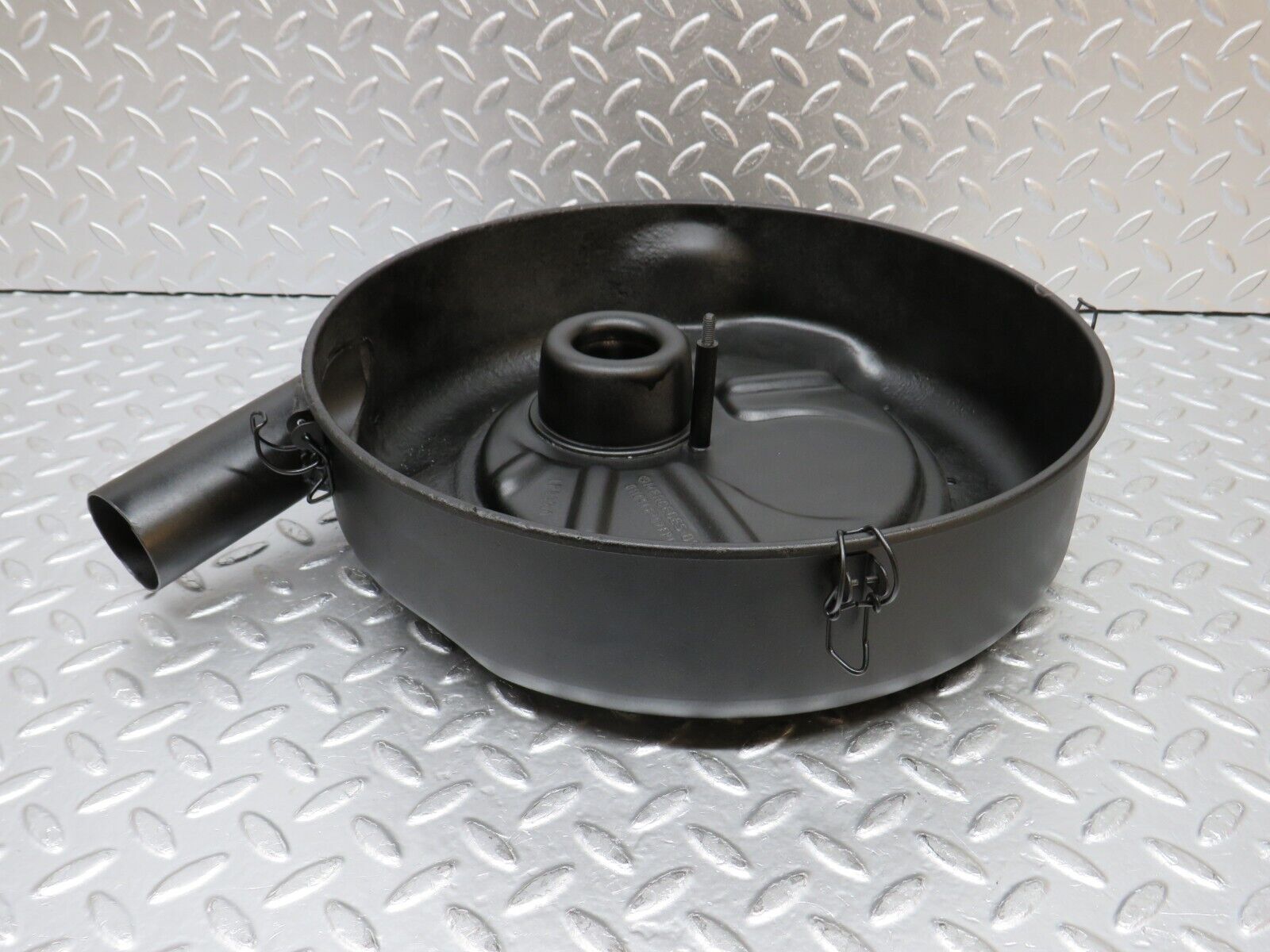 0307 Mercedes-Benz W123 220D Air Filter Housing Bottom 0110946702