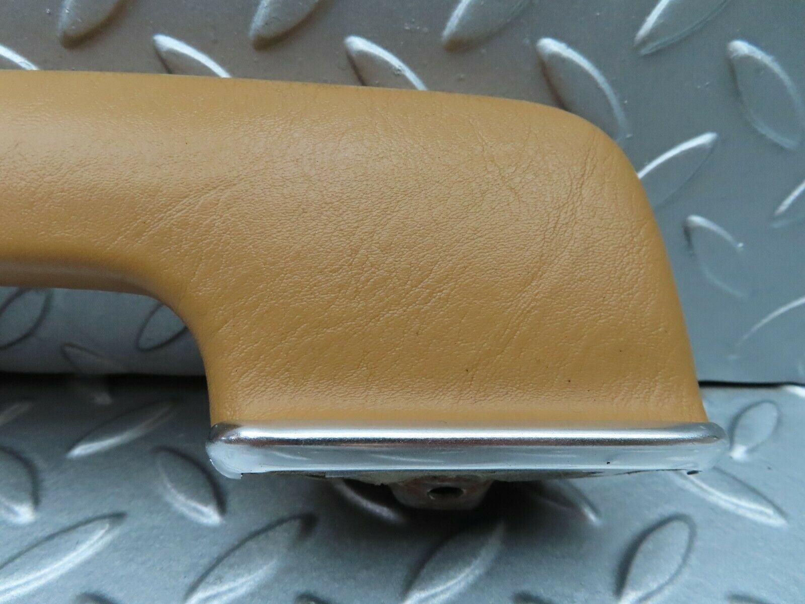 5719 Mercedes-Benz W123 200 Interior Door Handle Rear Right 1239702001