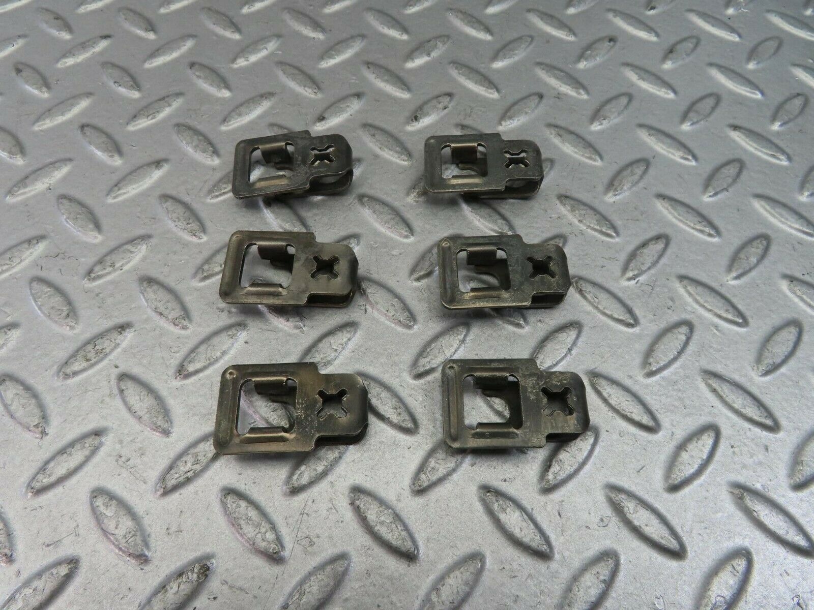 9479 Mercedes-Benz C124 300CE Coupe Fuel Injector Bracket Holder Set