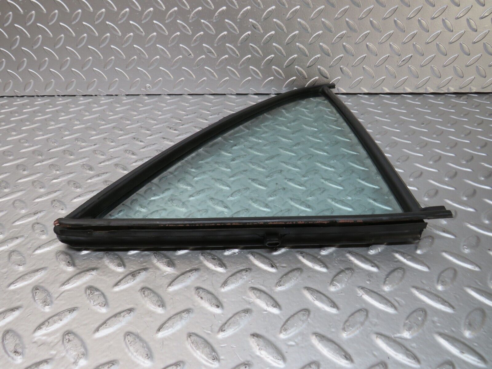 26059 Mercedes-Benz W116 450SE Rear Right Quarter Window Glass