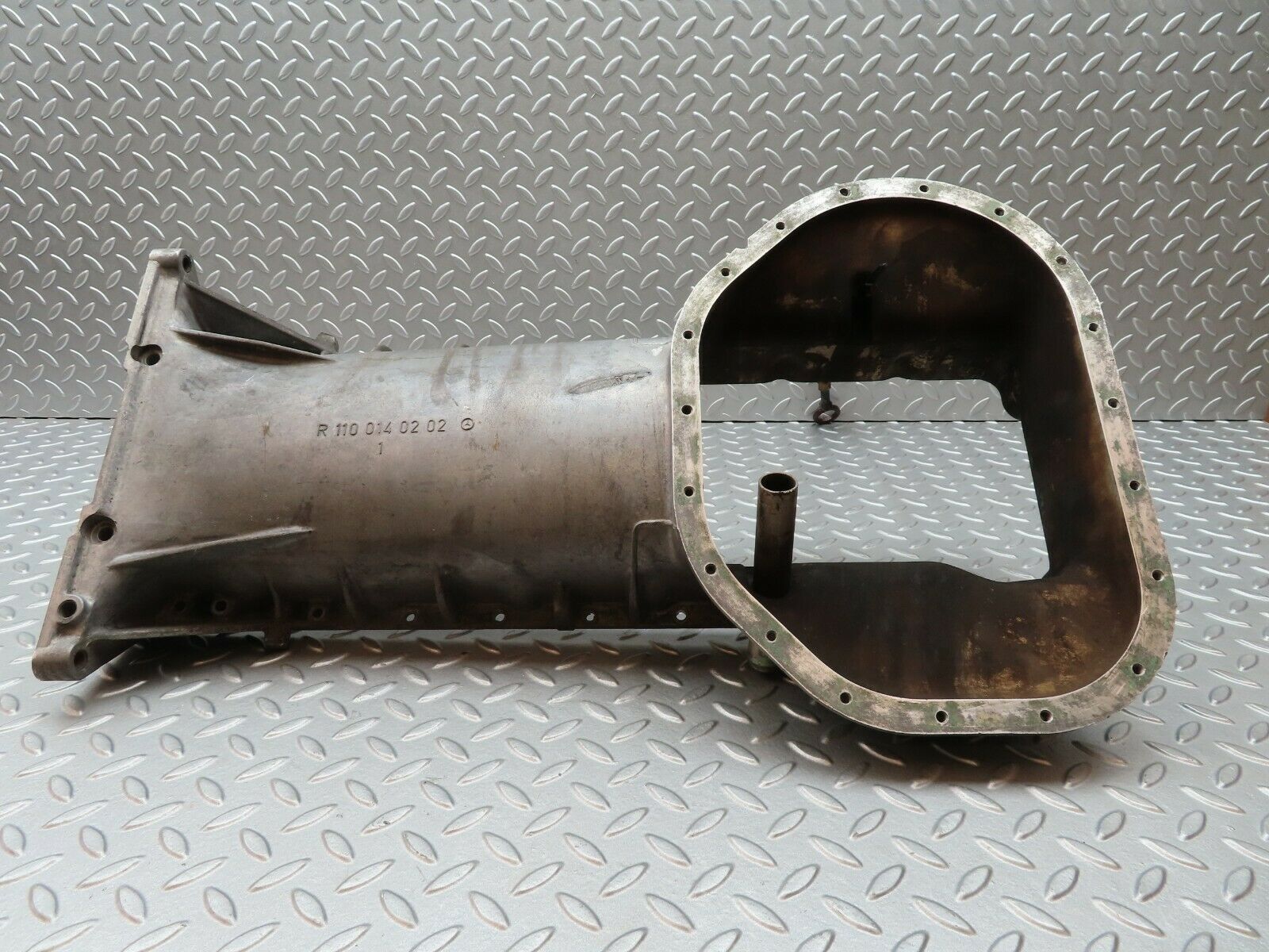 4880 Mercedes-Benz W114 280CE Coupe Oil Pan Oil Sump 1100140202