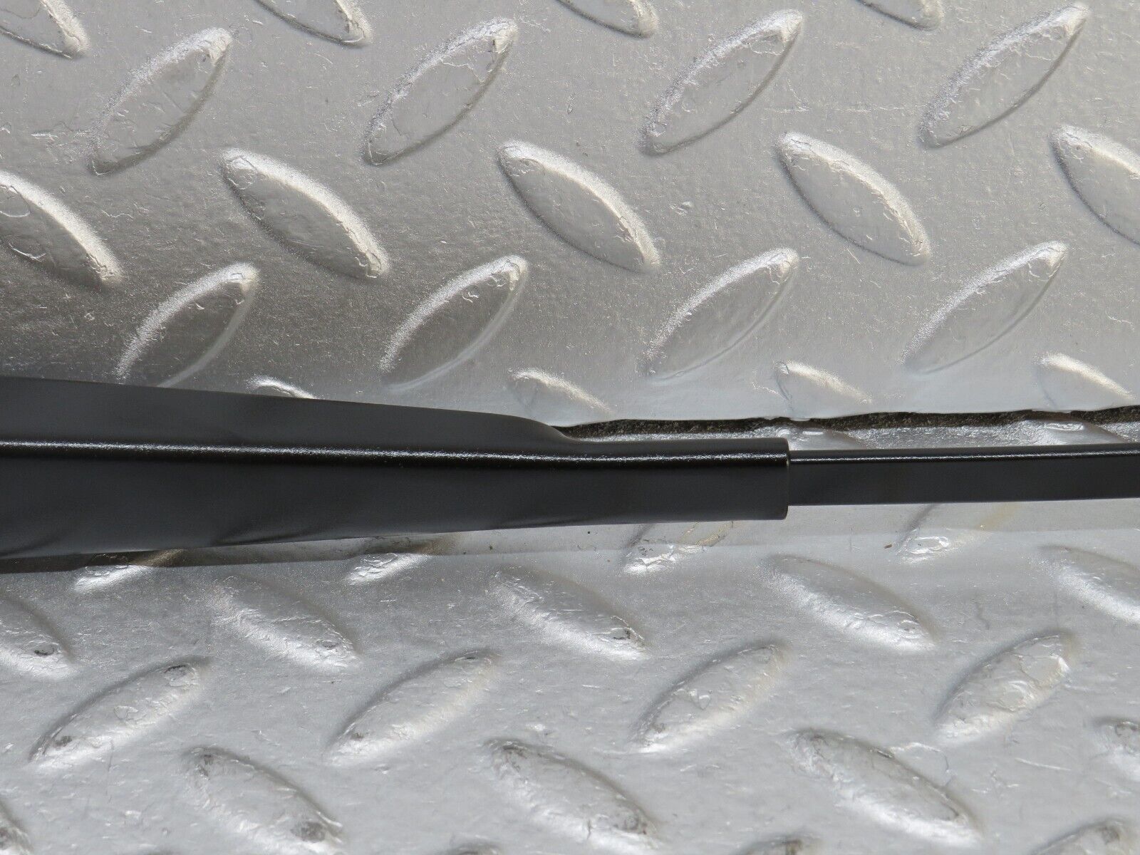 36166 Mercedes-Benz W126 420SE Windscreen Wiper Arm Right Side