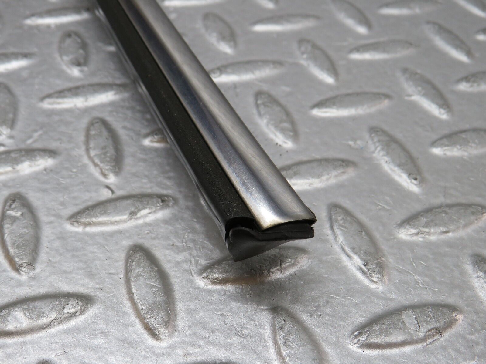 37311 Mercedes-Benz W109 300SEL Rear Left Door Centre Moulding Trim