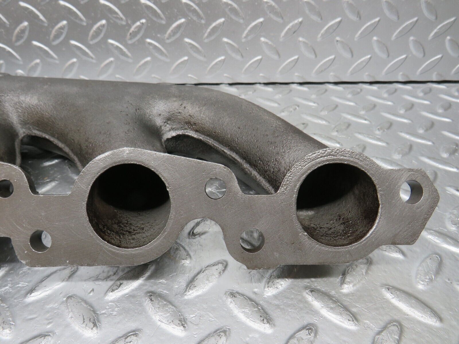 33107 Mercedes-Benz W124 200D Exhaust Manifold 6011420301