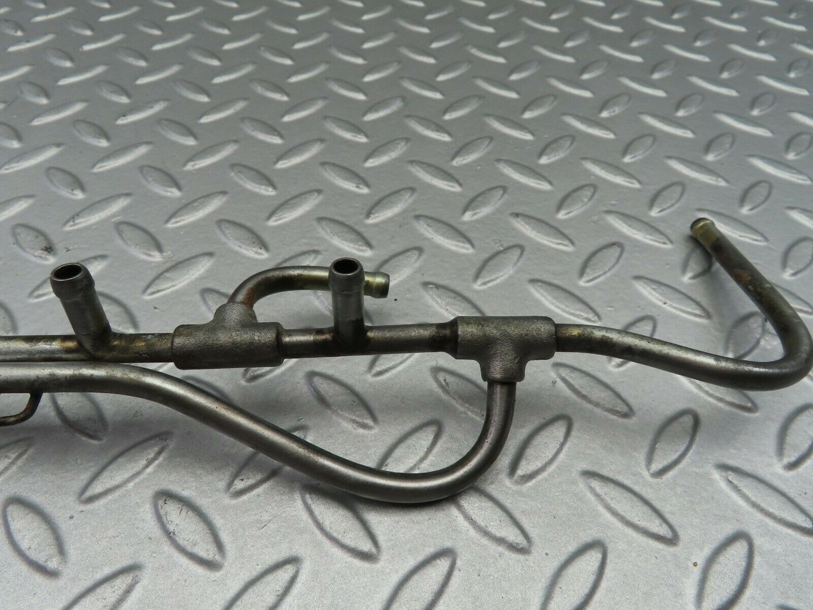 7077 Mercedes-Benz C107 350SLC Coupe Left Side Fuel Injection Pipe